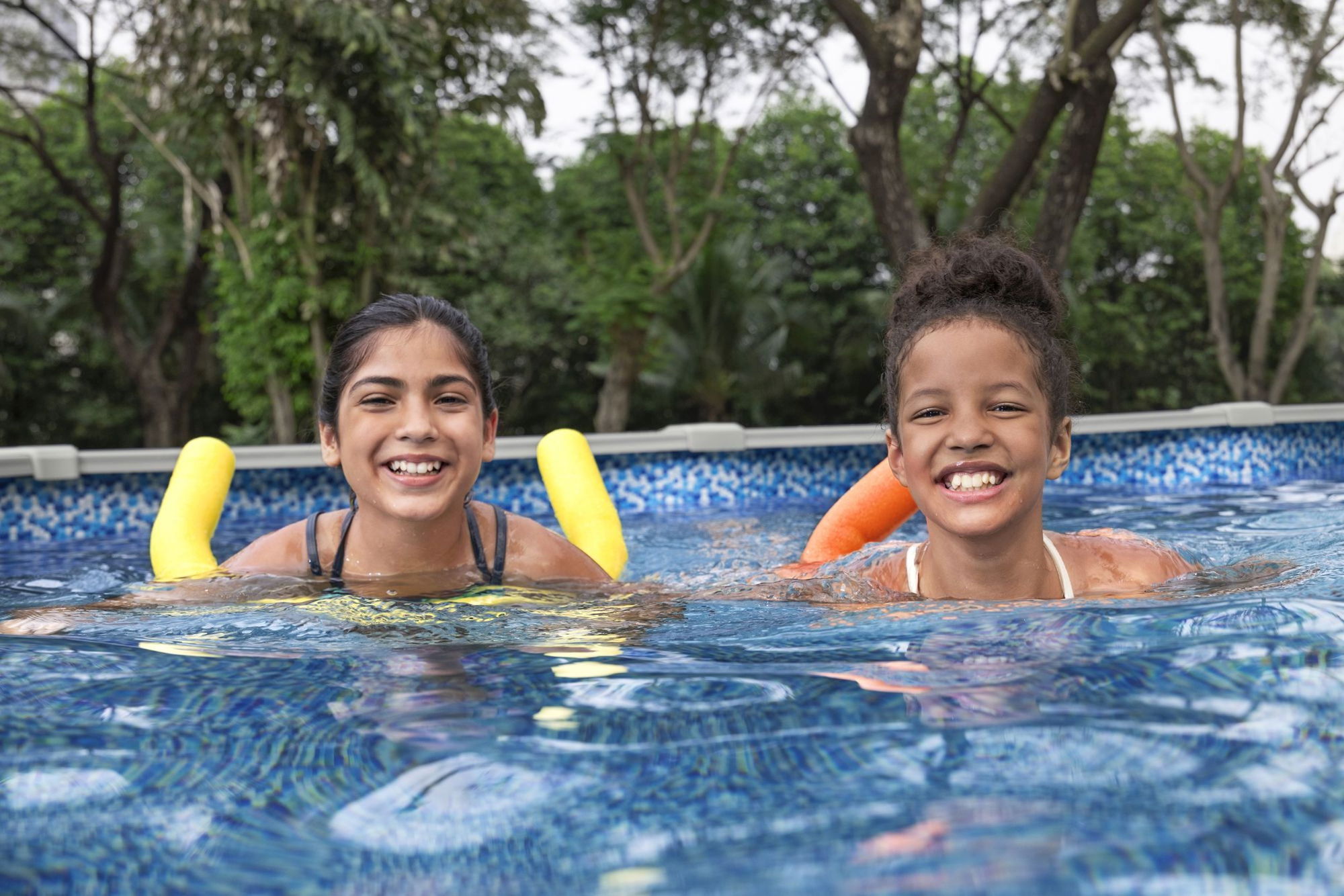 Bestway Hydrium Stahlwandpool Komplett-Set 610 x 366 x 122 cm oval