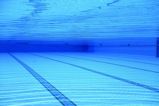schhweimmbad unter wasser