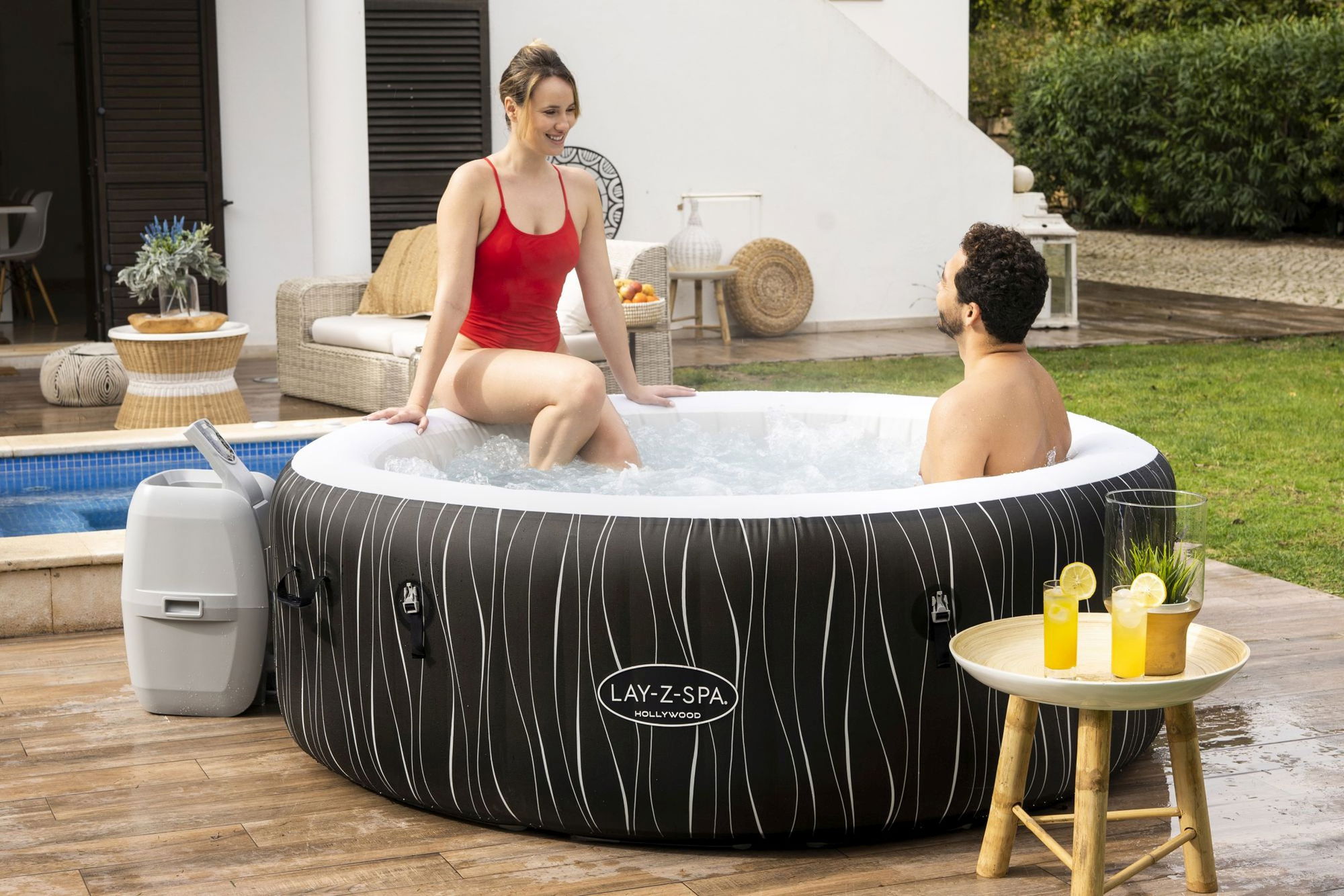 LAY-Z-SPA Hollywood AirJet LED-Whirlpool Ø 196 x 66 cm für 6 Personen